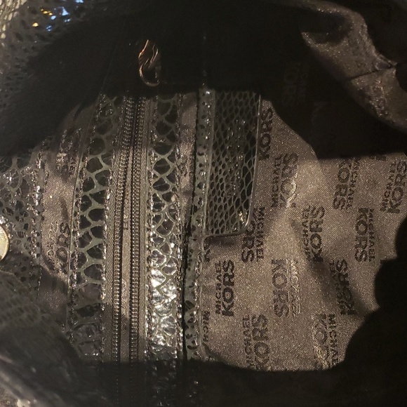 MICHAEL KORS BLACK WITH GOLD CHAIN BAG leather - Picture 8 of 9